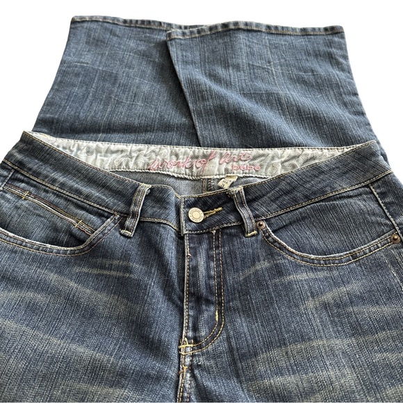 VINTAGE BEBE work of art women's angel embroidered lowrise flare jeans, 29". - Picture 10 of 10
